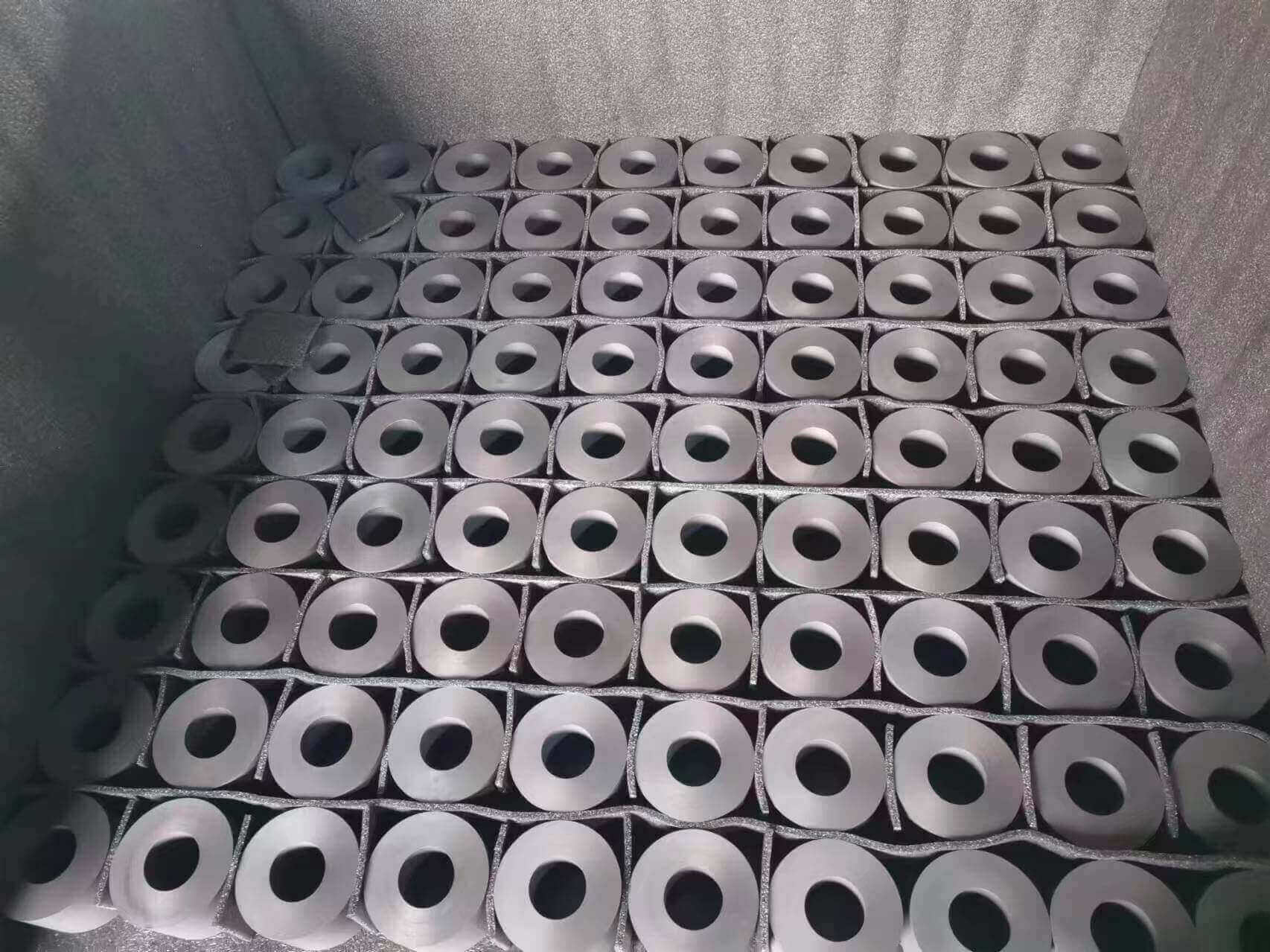 high purity isostatic graphite rods blocks rounds blocks material manufacturer factory China (6)