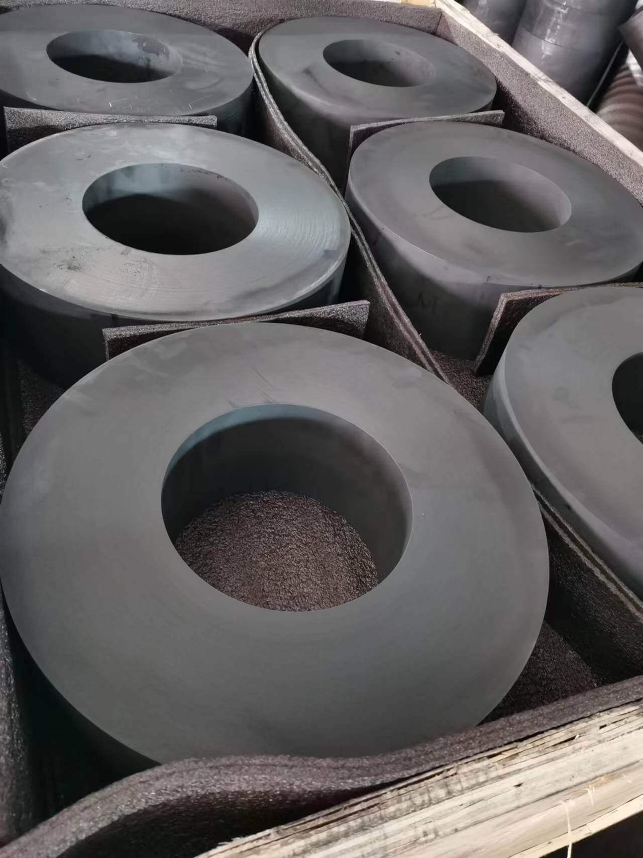 high purity isostatic graphite rods blocks rounds blocks tubes material manufacturer factory China (1)