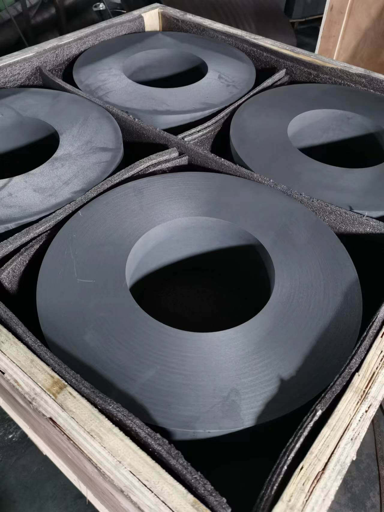 high purity isostatic graphite rods blocks rounds blocks tubes material manufacturer factory China (2)